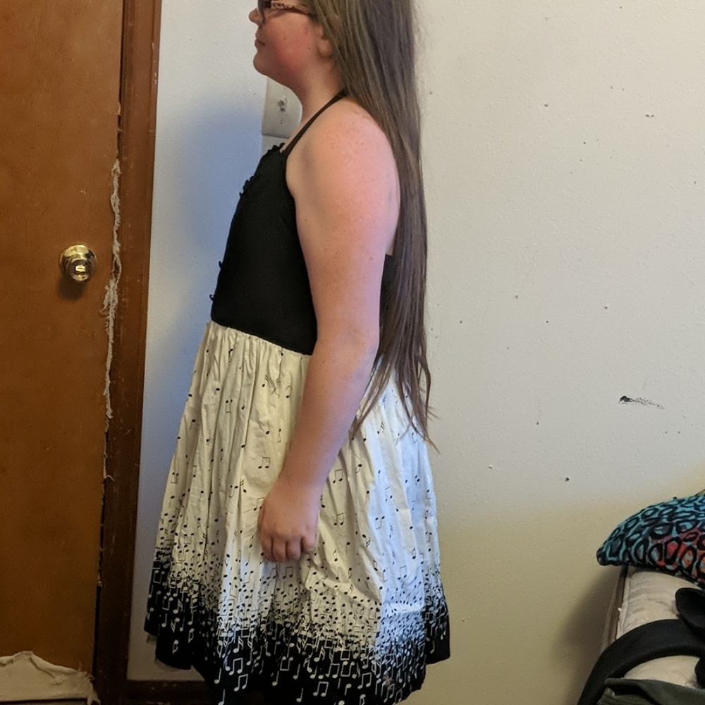 Black and white music note dress - Picture 4 of 5